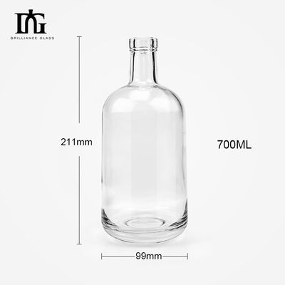 Disponible libremente personalizado 700 ml Whiskey Rum Gin Botella de alcohol vacía con corcho