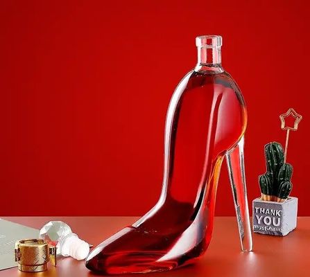Forma de zapatos de tacón alto Único 500ml 750ml Capacidad Whiskey Vino tinto Vodka Botella de vidrio