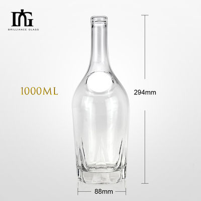 Grabación de la superficie de las botellas de vidrio manipuladas para el whisky en diferentes capacidades