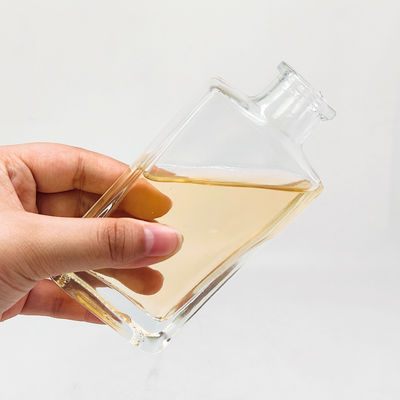 Botella de vidrio con tapa de tornillo de 700 ml para licores y bebidas