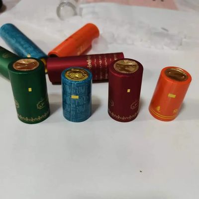 Capa de embalaje de botellas de vidrio con cinta de cuello de PVC personalizada para soluciones de embalaje de bebidas
