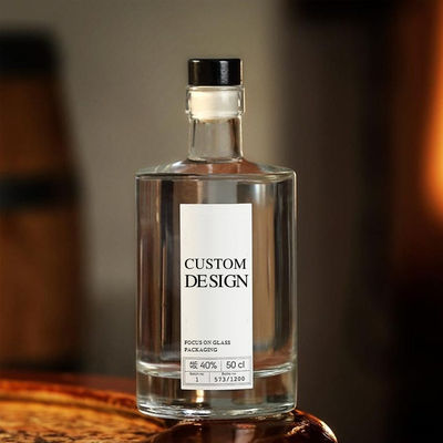 Botella de vidrio aceptable para bebidas alcohólicas 500 ml 750 ml de ron vodka whisky botella de ginebra