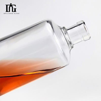 OEM/ODM Super Flint Material Vidrio Vodka Whisky Rum Botella de alcohol con tapa de tornillo de corcho