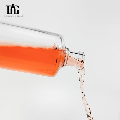 OEM/ODM Super Flint Material Vidrio Vodka Whisky Rum Botella de alcohol con tapa de tornillo de corcho