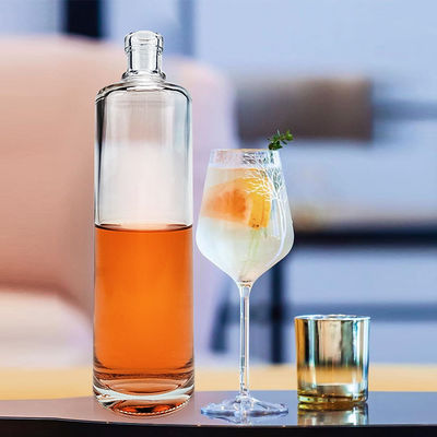 OEM/ODM Super Flint Material Vidrio Vodka Whisky Rum Botella de alcohol con tapa de tornillo de corcho