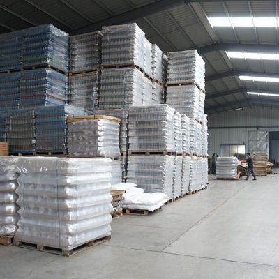 Material del collar Vidrio de botellas vacías claras de vidrio de 500 ml y 700 ml para bebidas alcohólicas