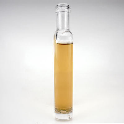 Botella de whisky de vodka de 700 ml con tapa de tornillo y logotipo grabado