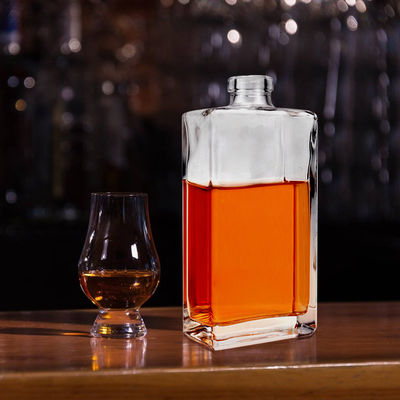 Botella de vidrio transparente de 500 ml de alto cuadrado para refrescos de corcho personalizado Vodka Whiskey botella de brandy