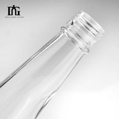 Gin Tequila Liquor Botella de vidrio Tapón de tornillo Taper Botellas de jugo de cristal para bebidas
