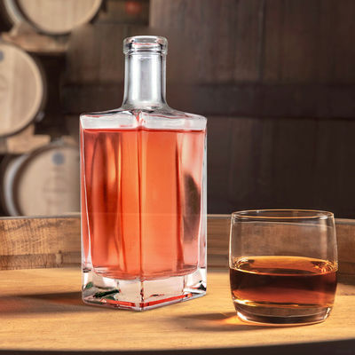 Acceptable OEM/ODM 700ml Botella de vidrio de forma cuadrada para whisky Gin Vodka Spirit Selección