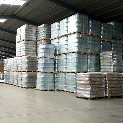 Vodka 500 ml Botella de whisky de vidrio azul con corcho y tapa de tornillo