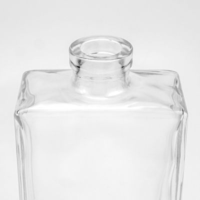 Embalaje personalizado Vidrio de recarga vacío Botella de perfume de 500 ml con grabado y pintura