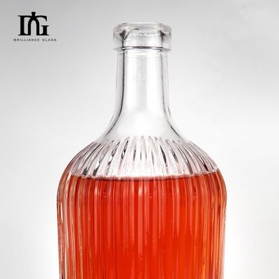 Logotipo aceptable Botella de vodka de vidrio transparente de 700 ml con corcho y tapa de tornillo