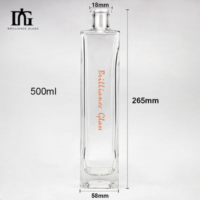 Botella de vidrio cuadrada transparente de 500 ml con fondo pesado y tapon de corcho