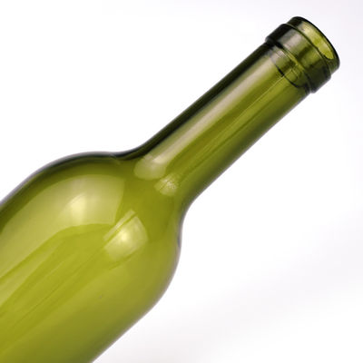 Botella de vidrio de 750 ml de color primordial para bebidas espirituosas de vino tinto de forma redonda de color verde con tapa de corcho