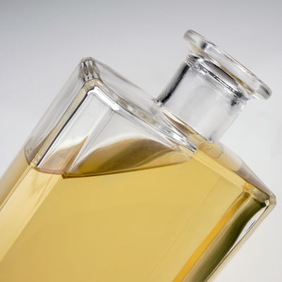 Diseño cuadrado elegante Botella de vidrio de 700 ml para vodka whisky ron ginebra bebida vinos espirituosos