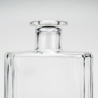Diseño cuadrado elegante Botella de vidrio de 700 ml para vodka whisky ron ginebra bebida vinos espirituosos