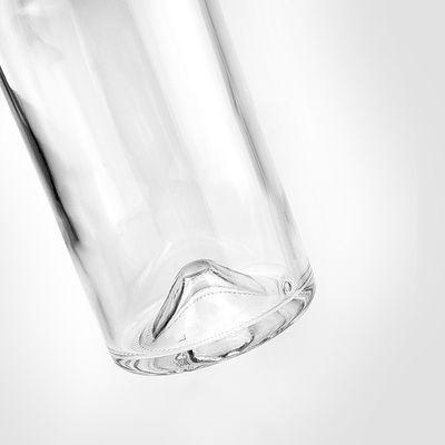 Botella de vidrio de 750 ml con superficie de grabado y tapa de corcho perfecta