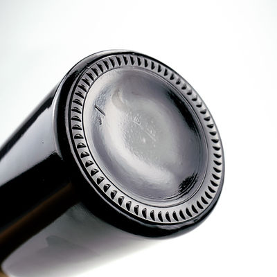 Botella de vidrio de pintura negra vacía para whisky vodka 500 ml botella de tapa de tornillo de 1.75L
