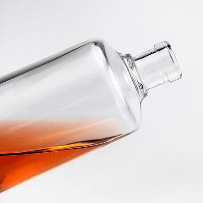 Disponible gratuitamente 750 ml 700 ml Popular botella de vidrio ecológico para bebidas espirituosas de ron Gin
