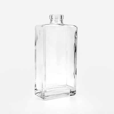 Botella de vidrio cuadrada personalizada de 500 ml para ginebra whisky vodka brandy corcho y tapa de tornillo