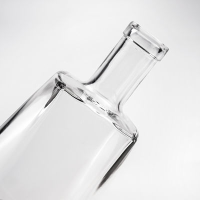 Botella de vidrio de 700 ml para vodka Gin y material del cuerpo del vino Logotipo de vidrio aceptable