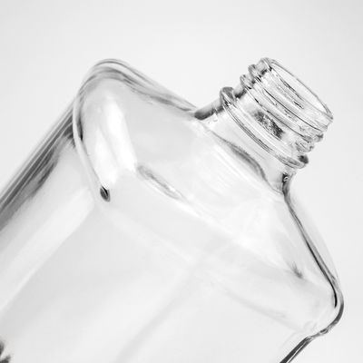 Logotipo del cliente aceptable Botella de ron de vidrio de 500 ml 750 ml Tipo de sellado de la tapa de tornillo