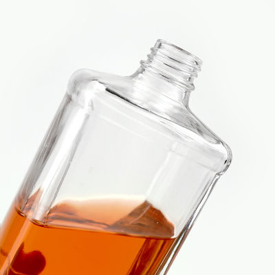 Logotipo del cliente aceptable Botella de ron de vidrio de 500 ml 750 ml Tipo de sellado de la tapa de tornillo