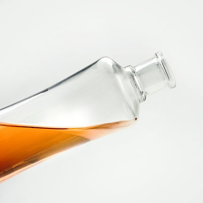 Botellas de tequila de vidrio de 500 ml con tapas de corcho y material de cuello de vidrio