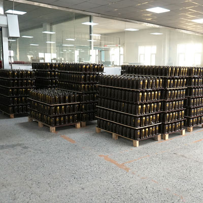 Botella de vidrio cuadrada de 500 ml con tapones de corcho y tapa de tornillo para licores de edición limitada