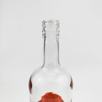 Botella vacía de bebida de vidrio de 750 ml para agua de licor material del cuerpo chino grabado de vidrio