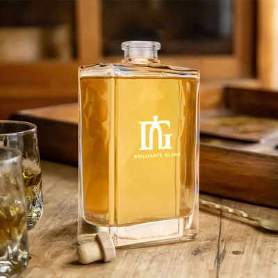 Estampado y grabado en caliente Botella de vidrio de 500 ml para el final Vodka Brandy Gin Whiskey