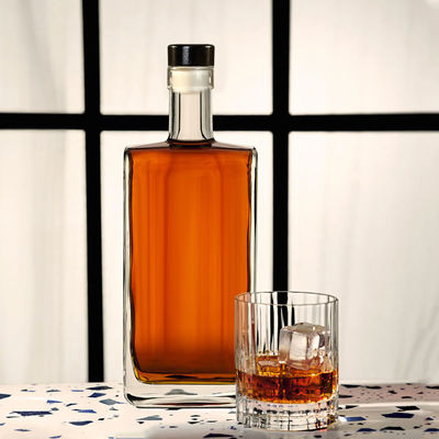 Estampado y pintura en caliente Botella de vidrio para ron whisky vodka bebidas alcohólicas en 700 ml tamaño