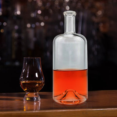 Botella de vidrio con tapa de tornillo de corcho Diseño único de fondo de volcán 500ml/700ml/750ml Capacidad