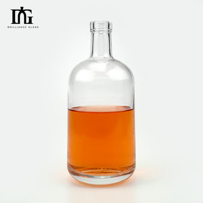 Disponible libremente personalizado 700 ml Whiskey Rum Gin Botella de alcohol vacía con corcho