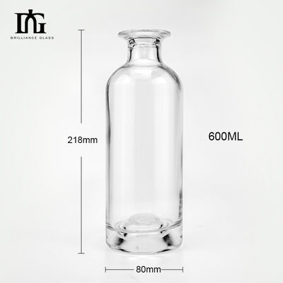 Superficie de grabado 700 ml Botella de vidrio de boca ancha de forma redonda para whisky de vodka claro