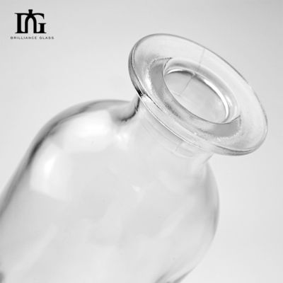 Superficie de grabado 700 ml Botella de vidrio de boca ancha de forma redonda para whisky de vodka claro