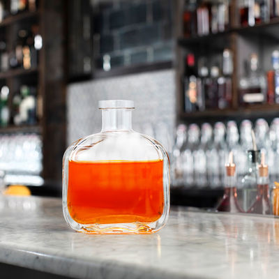 OEM / ODM aceptable 700 ml 750 ml botella de vidrio de licor en forma ovalada para licores y bebidas