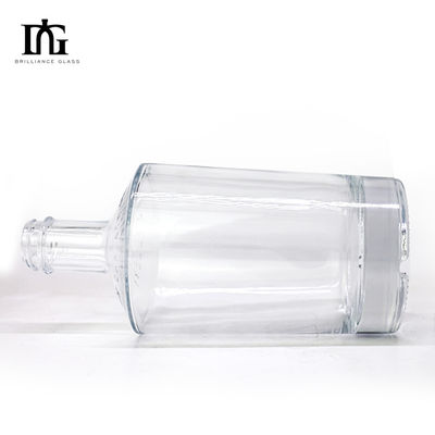 Botella de vidrio de fondo grueso para bebidas alcohólicas de lujo personalizada Gin whisky vodka tapa de tornillo