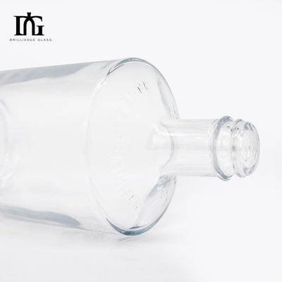 Botella de vidrio de fondo grueso para bebidas alcohólicas de lujo personalizada Gin whisky vodka tapa de tornillo