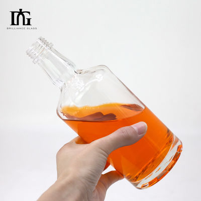 Botella de vidrio transparente personalizada para ginebra / brandy 500 ml Capacidad aceptable OEM / ODM