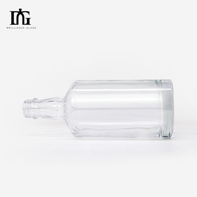 Botella de vidrio transparente personalizada para ginebra / brandy 500 ml Capacidad aceptable OEM / ODM