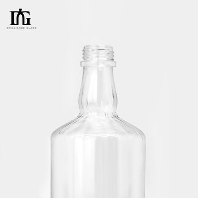 Botella de vidrio transparente personalizada para ginebra / brandy 500 ml Capacidad aceptable OEM / ODM
