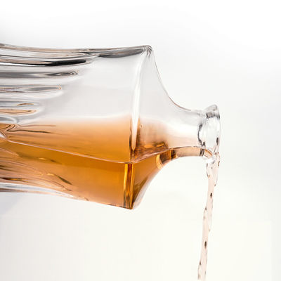 Impresión en pantalla Estampado en caliente 750 ml Decantador de vidrio transparente para licores y bebidas