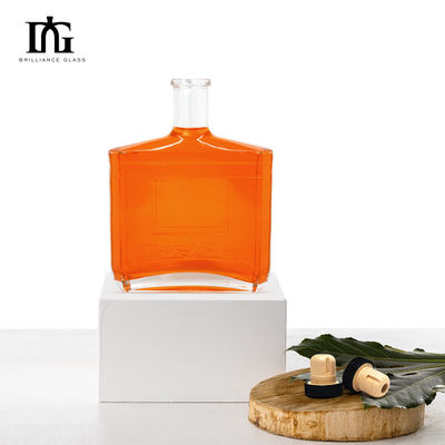 Material del cuerpo de vidrio Botella cuadrada de 700 ml para Gin Custom Rum Brandy Vodka Vino de vidrio