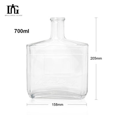 Material del cuerpo de vidrio Botella cuadrada de 700 ml para Gin Custom Rum Brandy Vodka Vino de vidrio