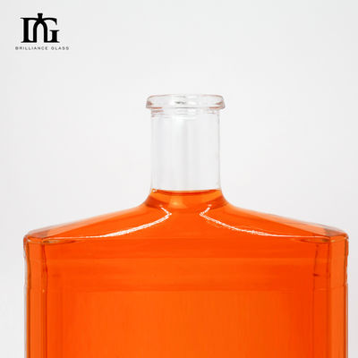 Material del cuerpo de vidrio Botella cuadrada de 700 ml para Gin Custom Rum Brandy Vodka Vino de vidrio