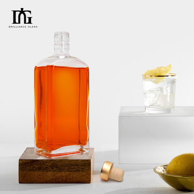 500 ml 700 ml Bebidas de jugo personalizadas Liquor y bebidas espirituosas Botella de vidrio con corcho y tapa de tornillo