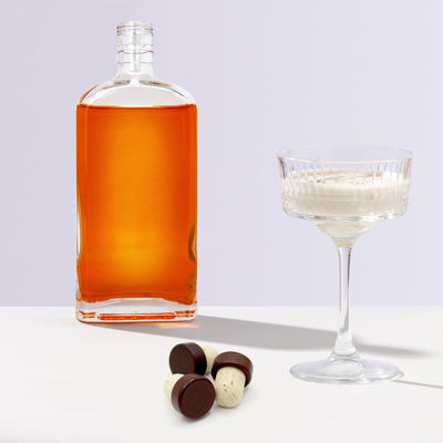 500 ml 700 ml Bebidas de jugo personalizadas Liquor y bebidas espirituosas Botella de vidrio con corcho y tapa de tornillo