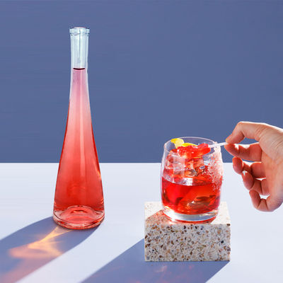Botella de vidrio transparente con fondo rosado de capacidad 500 ml/750 ml de material de cuerpo de vidrio